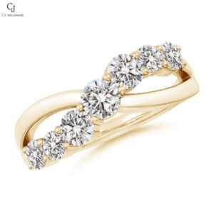 Graduated Round Diamond Broad Fashion Ring